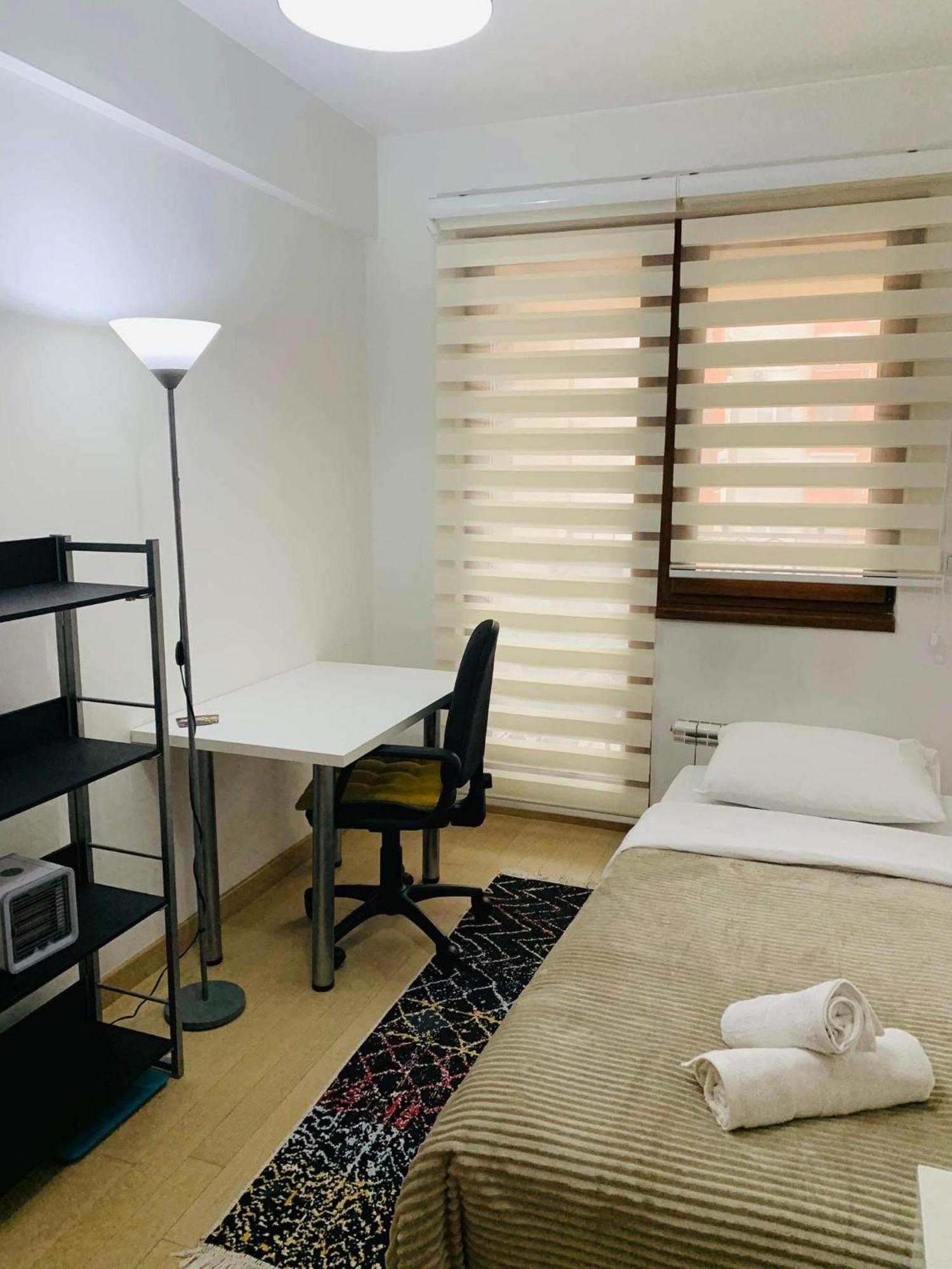 Modern Flatiron Apartment, Skopje Center Esterno foto